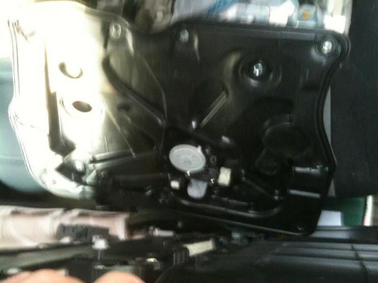 Мотор стеклоподъемника Nissan Serena