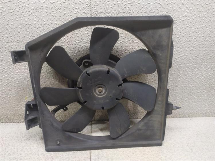 Вентилятор радиатора Nissan Familia