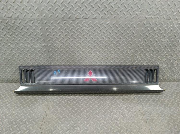 Решетка радиатора Mitsubishi Delica