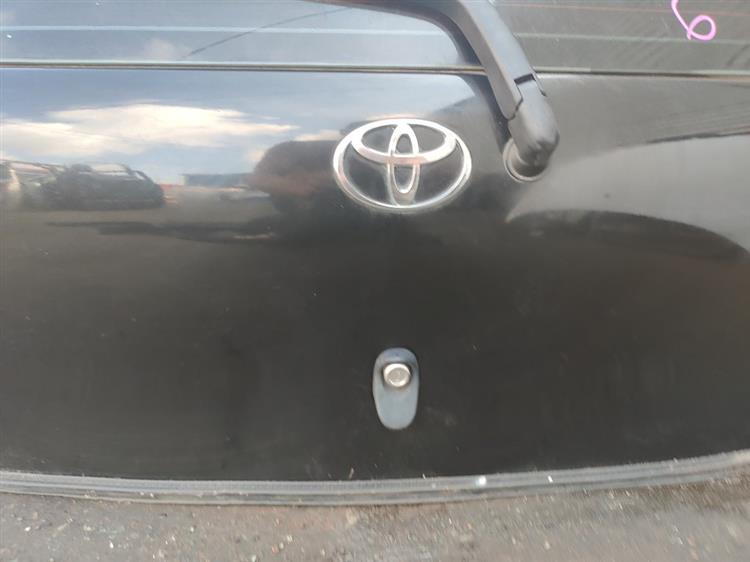 дверь 5-я Toyota Vitz