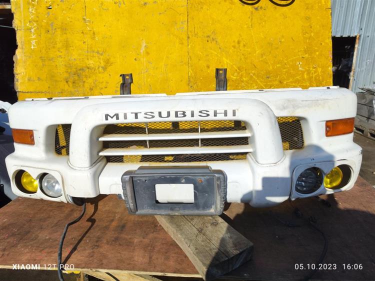 Бампер Mitsubishi Delica