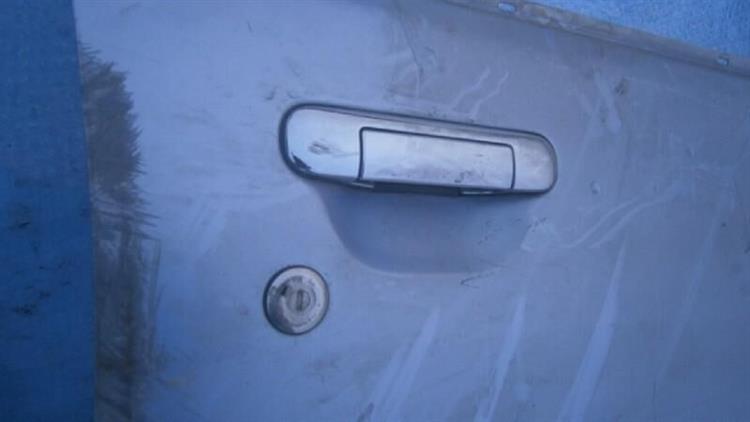 Дверь Ниссан Куб во Владивостоке 9405
